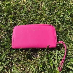 Adrienne Vittadini Chargeable Wallet